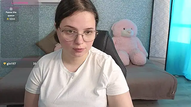 SofiDreamm online show from July 21, 2026, 3:02 pm