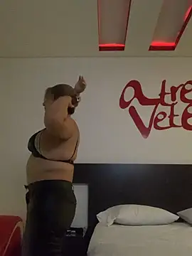 Snapshot of Ambar_Hoot chatting on March 31, 2026, 4:36 am Ambar Hoot online show from March 31, 2026, 4:36 am