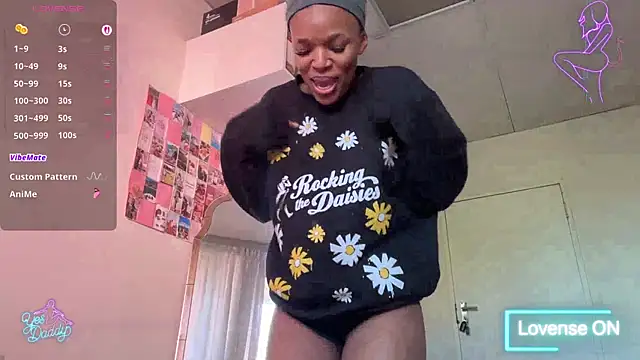 Snapshot of LunaJoHeat chatting on July 4, 2026, 2:10 pm LunaJoHeat online show from July 4, 2026, 2:10 pm