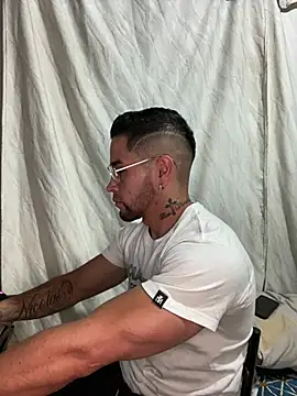 Snapshot of Sexmuscle17 chatting on June 1, 2026, 8:30 pm Sexmuscle17 online show from June 1, 2026, 8:30 pm