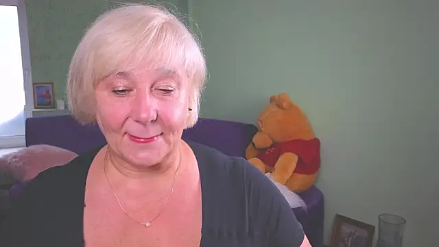 Milane Milky online show from June 17, 2026, 5:29 am