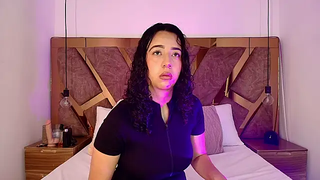bella swwan  online show from May 26, 2026, 1:09 pm