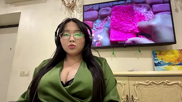 Feylinmay online show from April 24, 2026, 9:28 pm