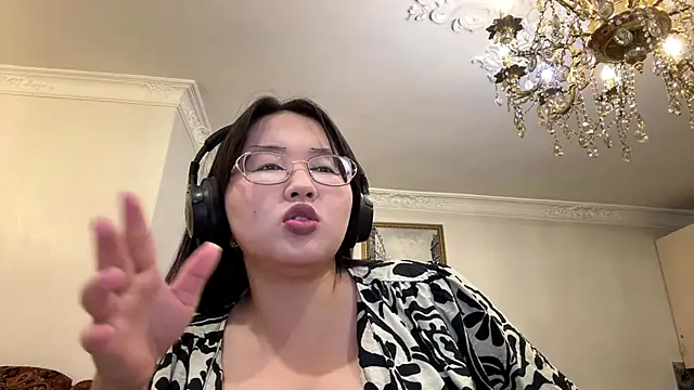 Feylinmay online show from April 25, 2026, 10:29 am