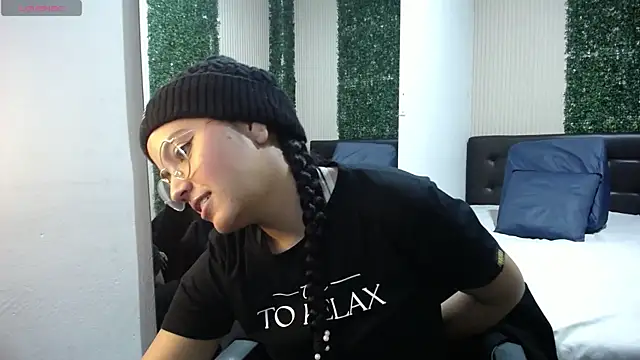 Snapshot of roxxyblack01 chatting on June 2, 2026, 1:38 am roxxyblack01 online show from June 2, 2026, 1:38 am