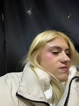 Lia fire online show from May 31, 2026, 2:50 am