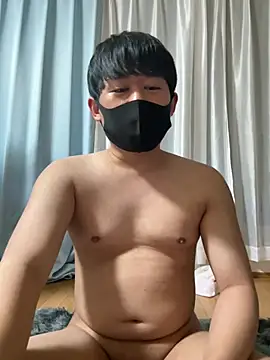 Snapshot of mzkpnz chatting on April 3, 2026, 4:13 pm mzkpnz online show from April 3, 2026, 4:13 pm