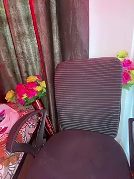 Snapshot of Cutiepie- chatting on May 27, 2026, 1:57 am Cutiepie- online show from May 27, 2026, 1:57 am