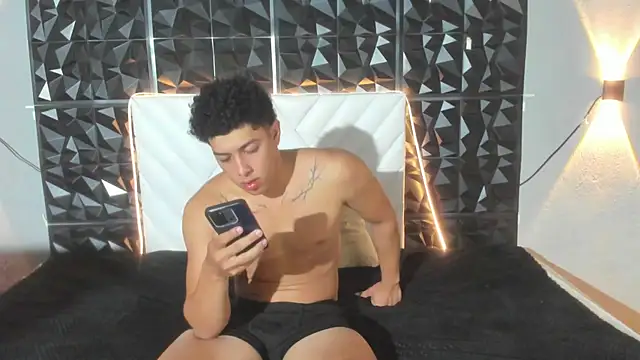 Snapshot of Naomi_ruis_ chatting on March 31, 2026, 11:45 am Naomi ruis online show from March 31, 2026, 11:45 am