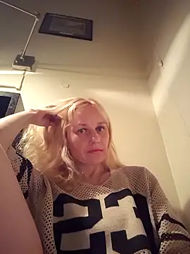 Snapshot of RinaSunX chatting on April 2, 2026, 1:24 am RinaSunX online show from April 2, 2026, 1:24 am