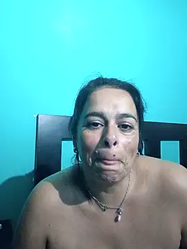 Snapshot of lucianamorocha chatting on April 28, 2026, 12:20 am lucianamorocha online show from April 28, 2026, 12:20 am