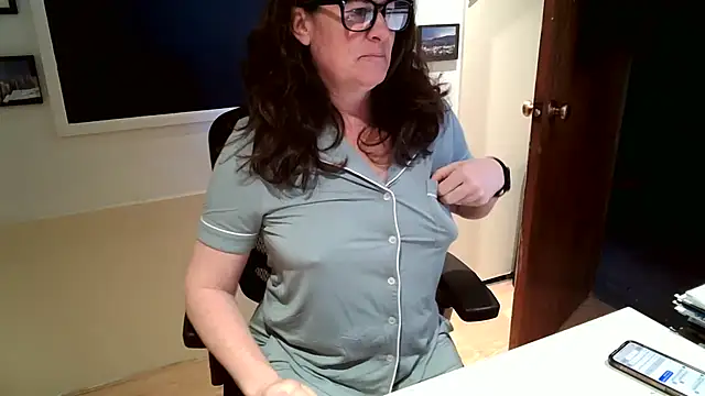 Snapshot of CuriousMadame chatting on May 16, 2026, 10:25 am CuriousMadame online show from May 16, 2026, 10:25 am