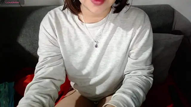 Elfi 333 online show from April 16, 2026, 11:40 pm