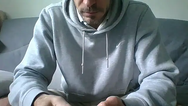Snapshot of Valmont3340 chatting on May 6, 2026, 1:04 pm Valmont3340 online show from May 6, 2026, 1:04 pm
