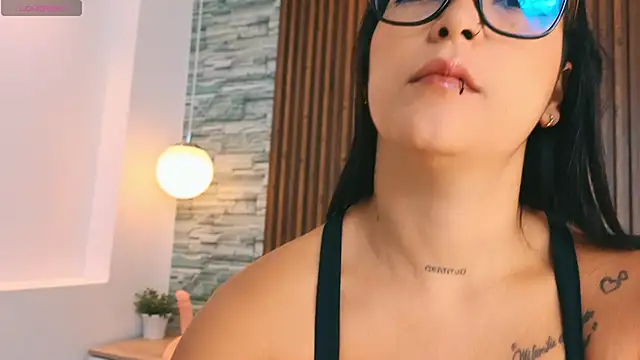 Mia milf x online show from May 25, 2026, 11:31 am