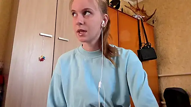 DonnaKuc online show from April 1, 2026, 6:15 am