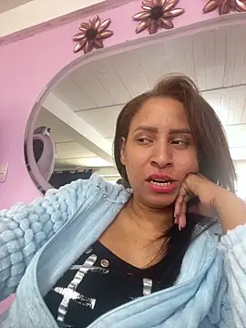 Katiuscavega online show from May 8, 2026, 3:27 pm