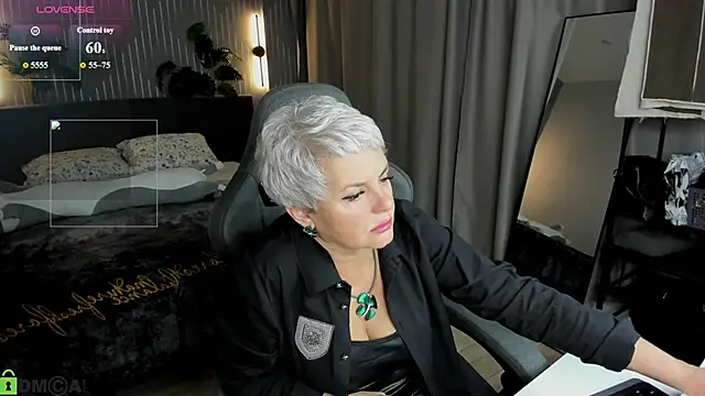 Snapshot of Linda_Zef1r chatting on May 31, 2026, 1:11 am Linda Zef1r online show from May 31, 2026, 1:11 am
