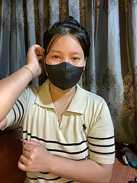 Mely2005 online show from April 7, 2026, 1:07 am