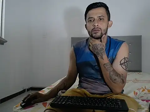 Snapshot of Liamhotlatino chatting on June 14, 2026, 11:50 pm Liamhotlatino online show from June 14, 2026, 11:50 pm