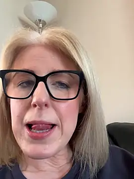 Laylaskyexx online show from April 7, 2026, 10:17 am