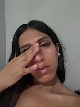 Snapshot of luna_duque chatting on June 5, 2026, 7:47 am luna duque online show from June 5, 2026, 7:47 am
