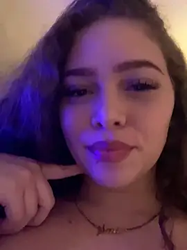 mariex83 online show from April 16, 2026, 2:23 am