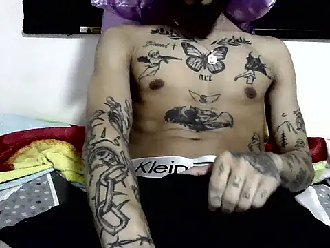 Snapshot of Ssanndro chatting on April 3, 2026, 10:49 pm Ssanndro online show from April 3, 2026, 10:49 pm