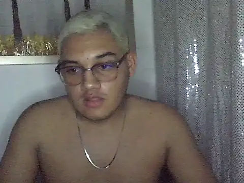 boyhot07 online show from April 2, 2026, 6:20 am