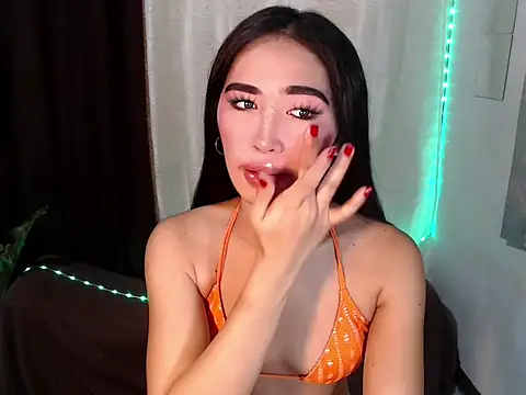 Snapshot of urasiankylie chatting on June 24, 2026, 6:06 pm urasiankylie online show from June 24, 2026, 6:06 pm