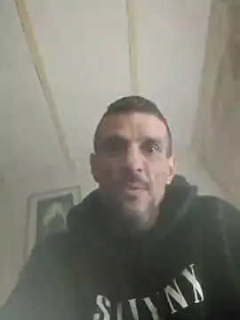 Guillelp online show from May 18, 2026, 5:45 am