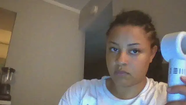 Snapshot of madzbailey chatting on July 9, 2026, 1:28 am madzbailey online show from July 9, 2026, 1:28 am