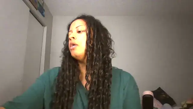 Snapshot of madzbailey chatting on July 14, 2026, 2:05 am madzbailey online show from July 14, 2026, 2:05 am