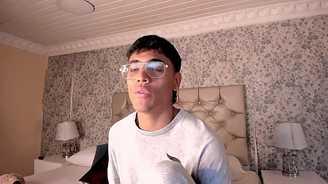 Snapshot of DannTaylor chatting on April 9, 2026, 12:55 pm DannTaylor online show from April 9, 2026, 12:55 pm