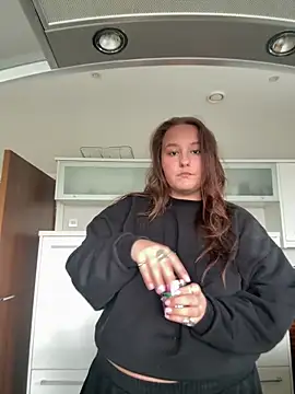 Hollpopss online show from April 17, 2026, 1:36 pm