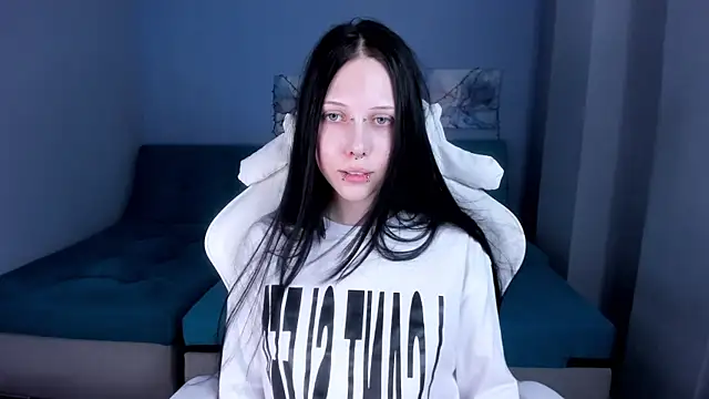 Snapshot of SugarBunny18 chatting on July 5, 2026, 4:19 am SugarBunny18 online show from July 5, 2026, 4:19 am