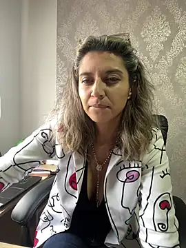 Snapshot of Isabella_varella- chatting on July 17, 2026, 1:08 pm Isabella varella- online show from July 17, 2026, 1:08 pm