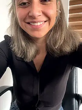 Isabella varella- online show from May 27, 2026, 1:51 pm