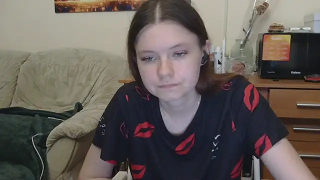 Snapshot of JessicaHolland1 chatting on May 23, 2026, 6:18 pm JessicaHolland1 online show from May 23, 2026, 6:18 pm