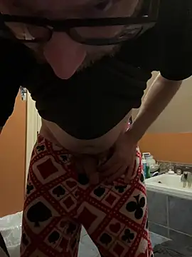 Snapshot of mobydick77 chatting on April 3, 2026, 5:36 am mobydick77 online show from April 3, 2026, 5:36 am