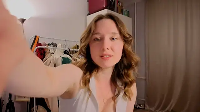 Snapshot of hunny_ines chatting on May 22, 2026, 5:11 pm hunny ines online show from May 22, 2026, 5:11 pm