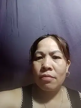 Snapshot of -Luni- chatting on May 19, 2026, 10:44 am -Luni- online show from May 19, 2026, 10:44 am