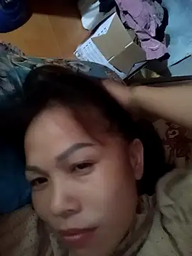 Snapshot of -Luni- chatting on August 1, 2026, 6:22 am -Luni- online show from August 1, 2026, 6:22 am