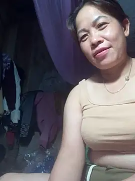 Snapshot of -Luni- chatting on June 25, 2026, 8:47 pm -Luni- online show from June 25, 2026, 8:47 pm