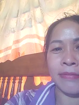 Snapshot of -Luni- chatting on June 18, 2026, 2:43 am -Luni- online show from June 18, 2026, 2:43 am