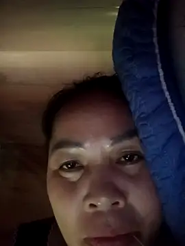 Snapshot of -Luni- chatting on August 2, 2026, 5:28 am -Luni- online show from August 2, 2026, 5:28 am