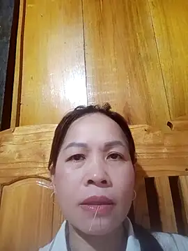 Snapshot of -Luni- chatting on May 3, 2026, 11:19 pm -Luni- online show from May 3, 2026, 11:19 pm