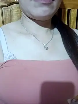 Snapshot of -Luni- chatting on April 12, 2026, 12:30 pm -Luni- online show from April 12, 2026, 12:30 pm