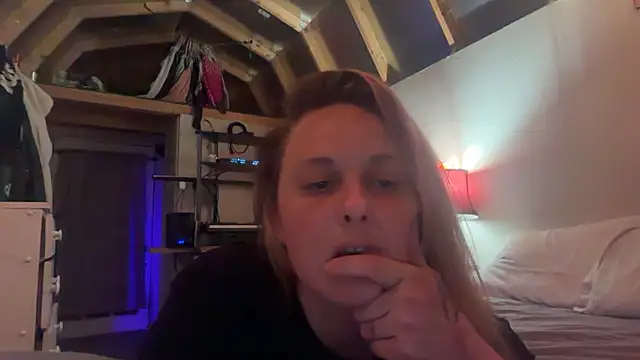 Snapshot of Threat24 chatting on April 6, 2026, 2:07 am Threat24 online show from April 6, 2026, 2:07 am