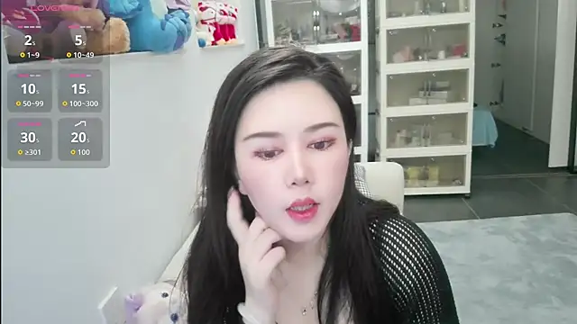 Golden-ee online show from April 6, 2026, 3:02 pm